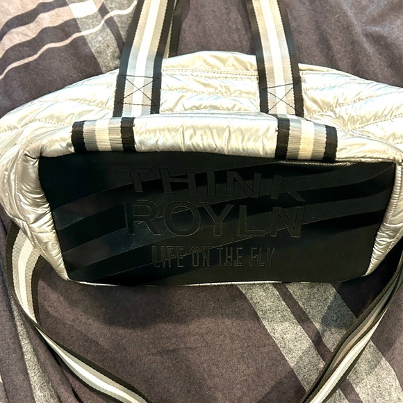THINK ROYLN Wingman Bag: Pearl Silver-Large Crossbody Tote w/ Zippers & Pockets - Picture 5 of 7
